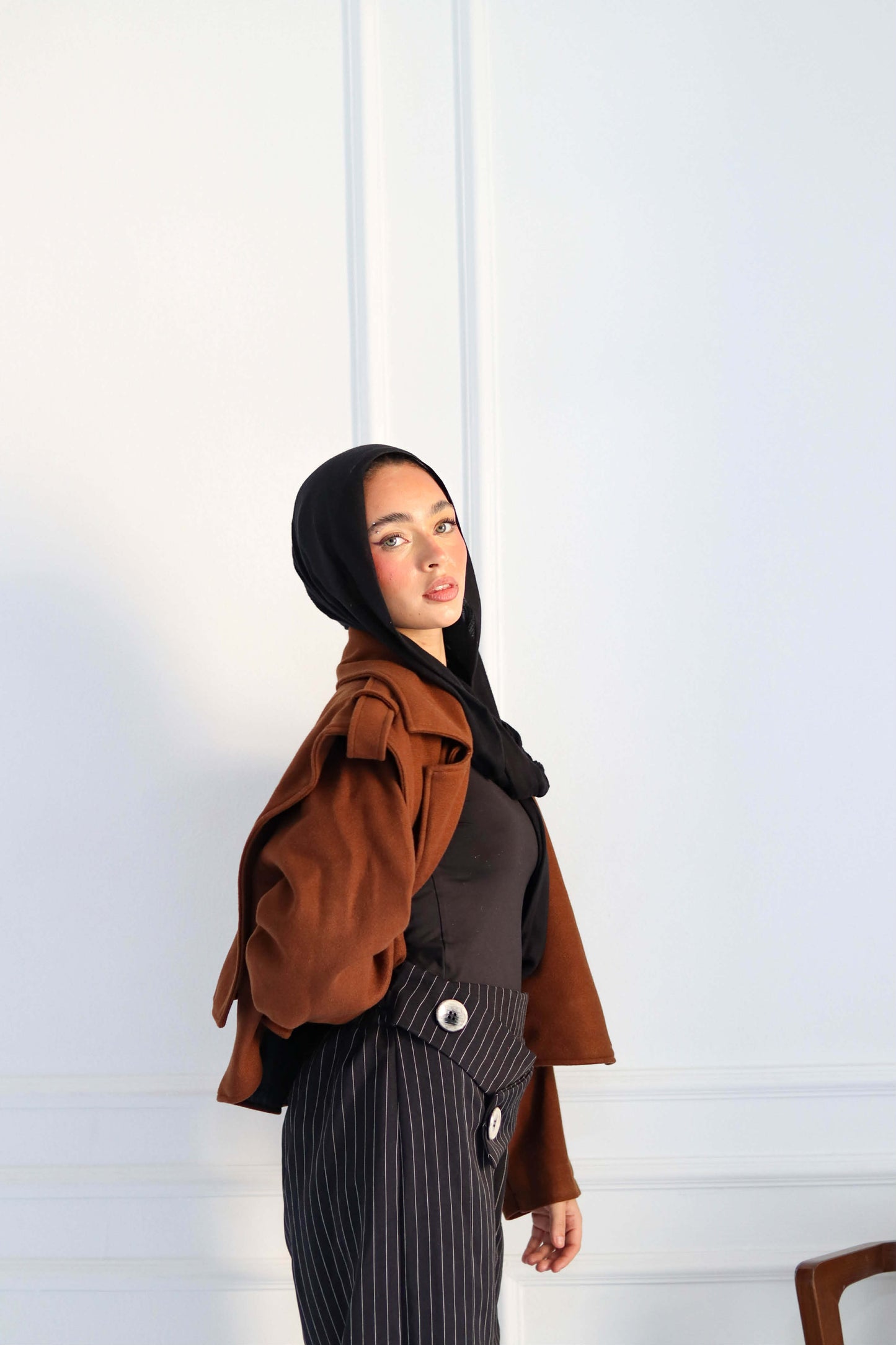 Cropped Buttoned Jacket In Brown