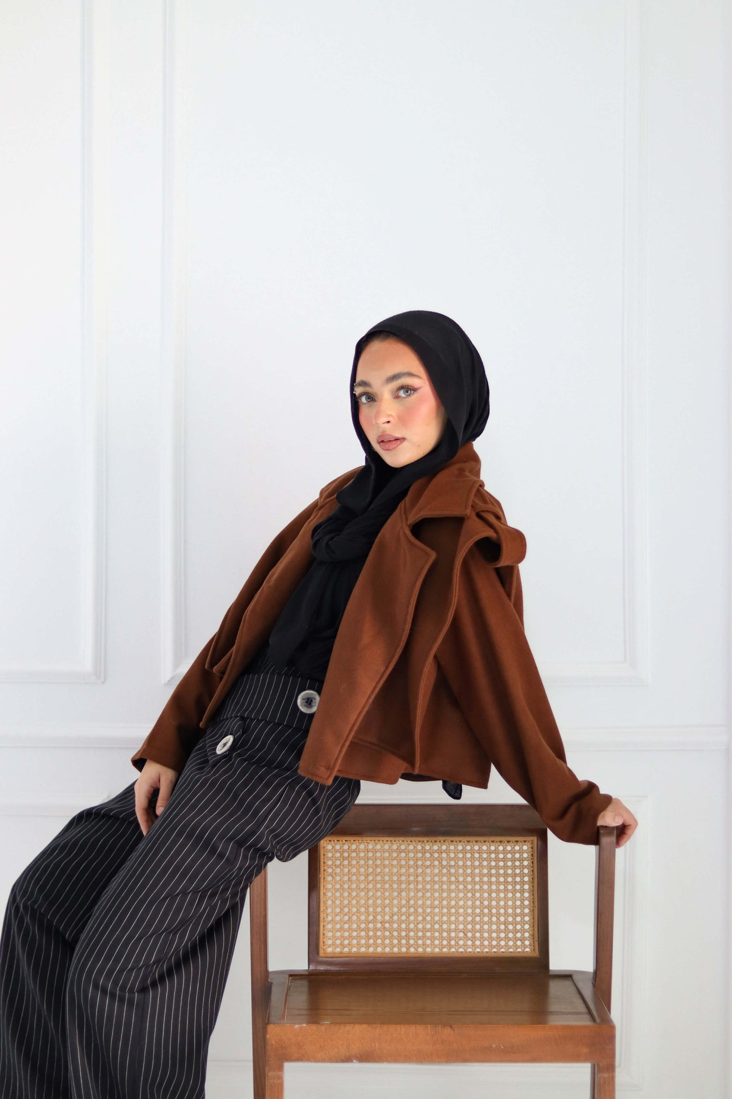 Cropped Buttoned Jacket In Brown