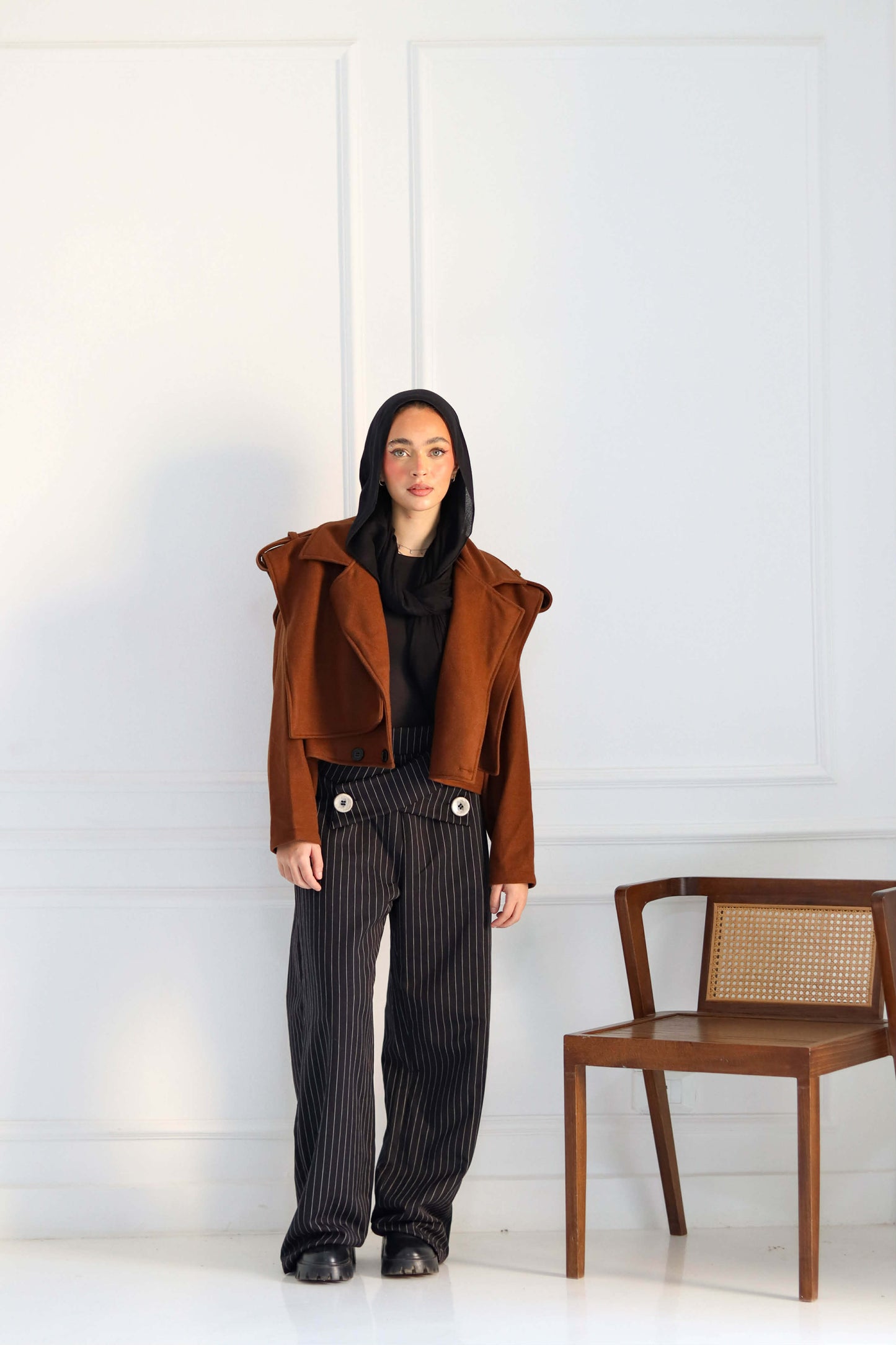 Cropped Buttoned Jacket In Brown