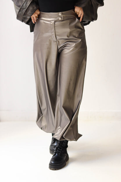SLEEK BALLOON PANTS IN SILVER