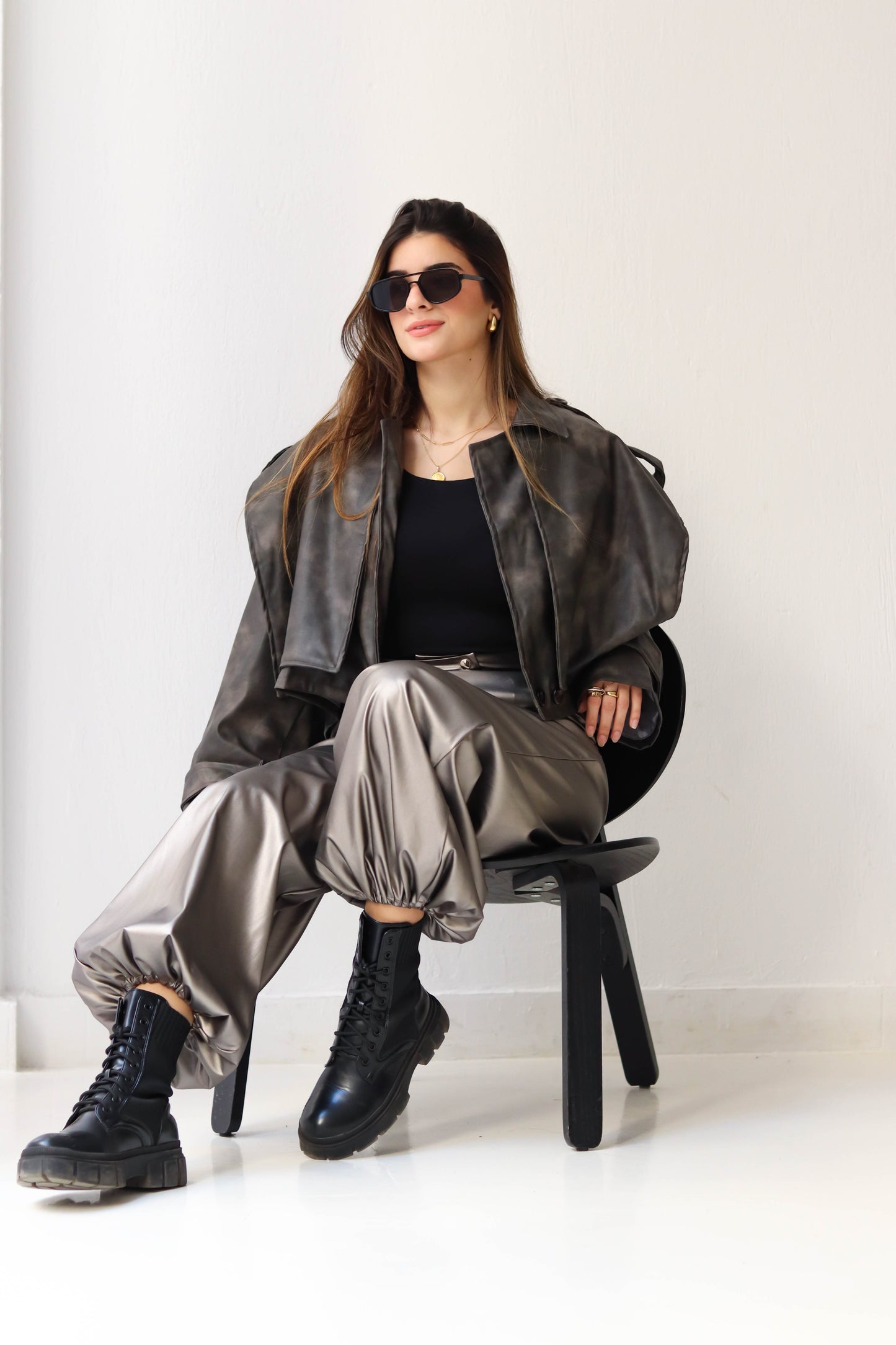 SLEEK BALLOON PANTS IN SILVER