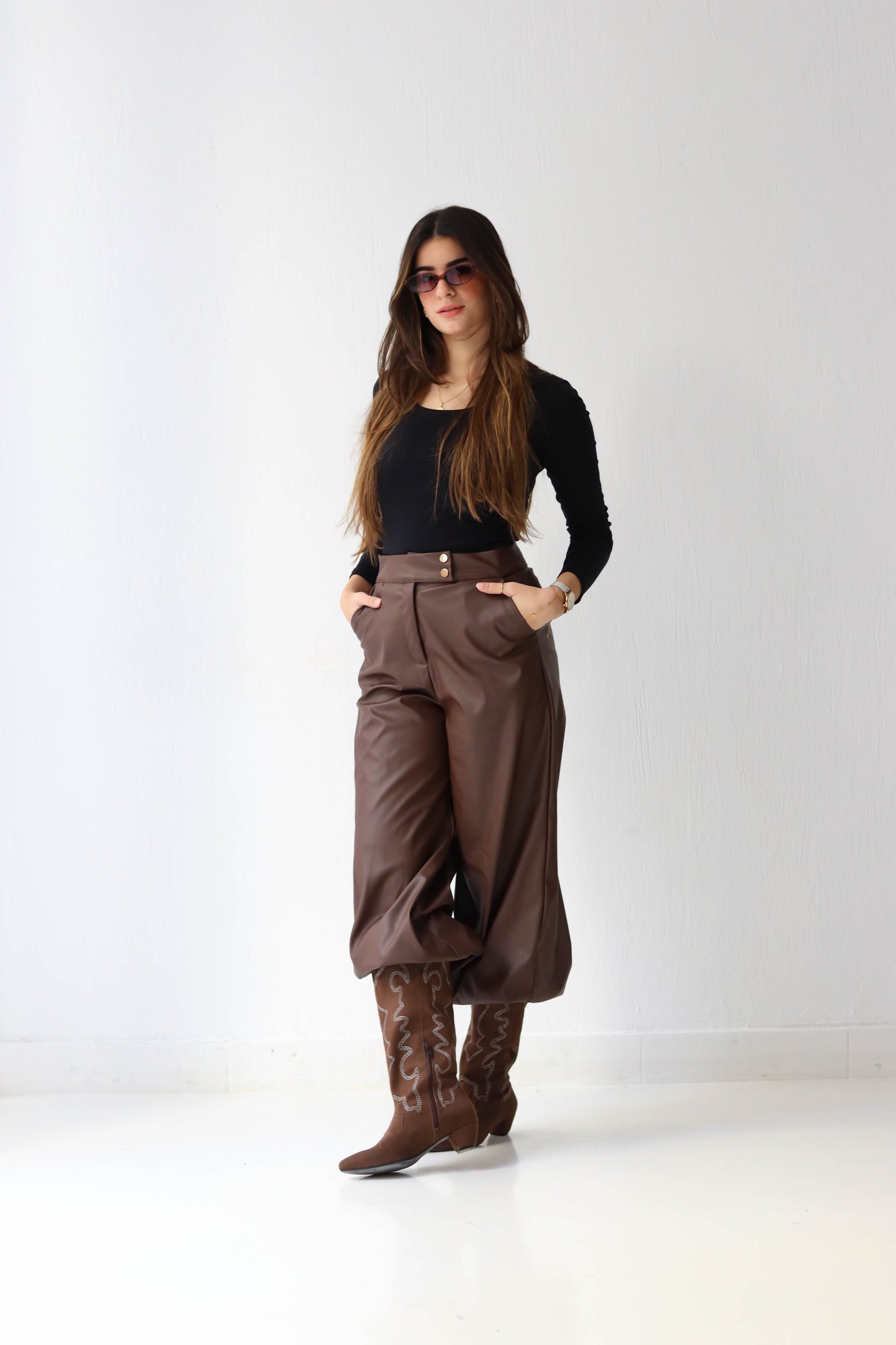 SLEEK BALLOON PANTS IN BROWN