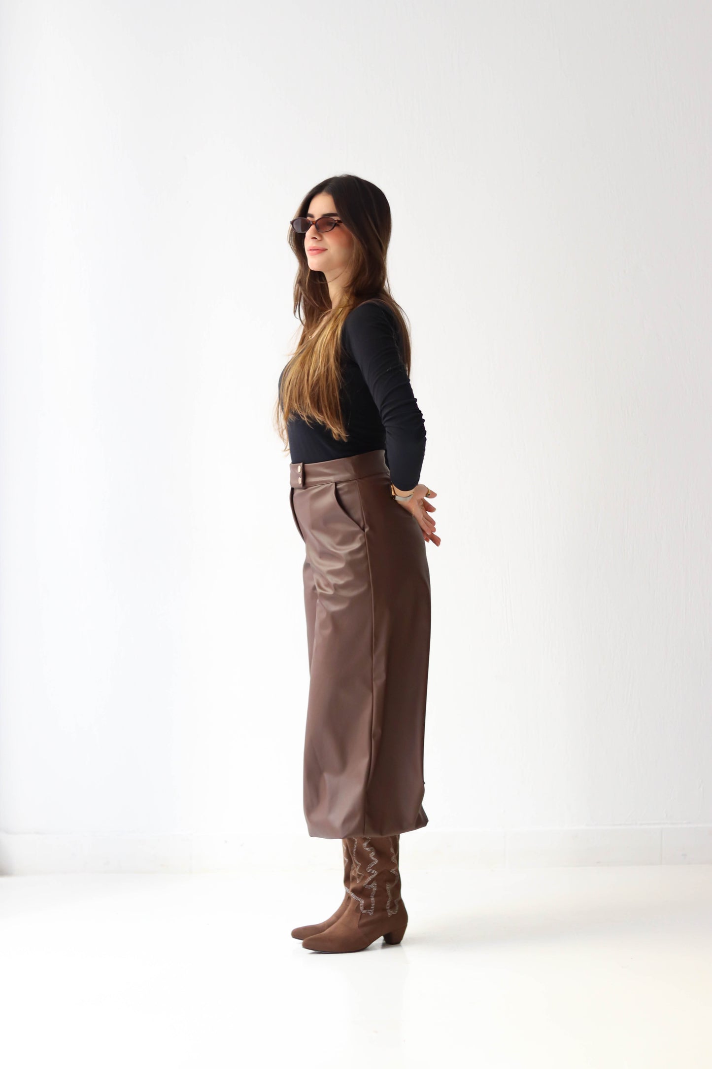 SLEEK BALLOON PANTS IN BROWN