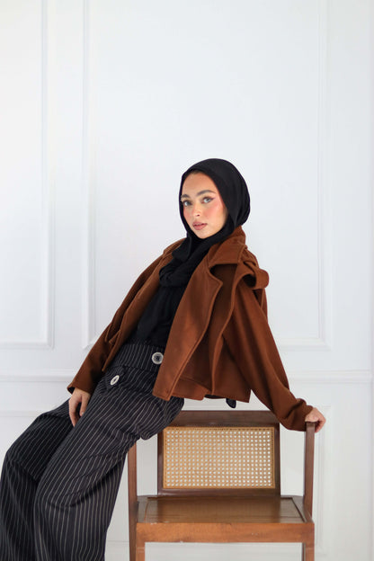 Cropped Buttoned Jacket In Brown